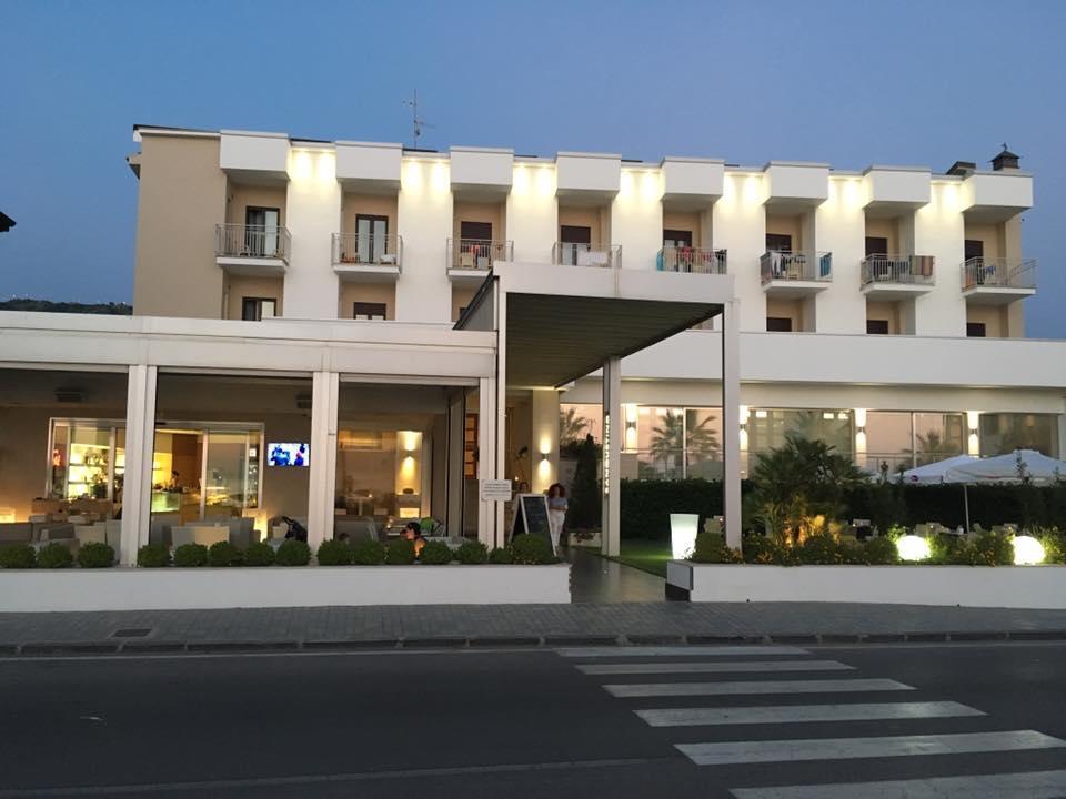 Hotel Serenella Agropoli Esterno foto