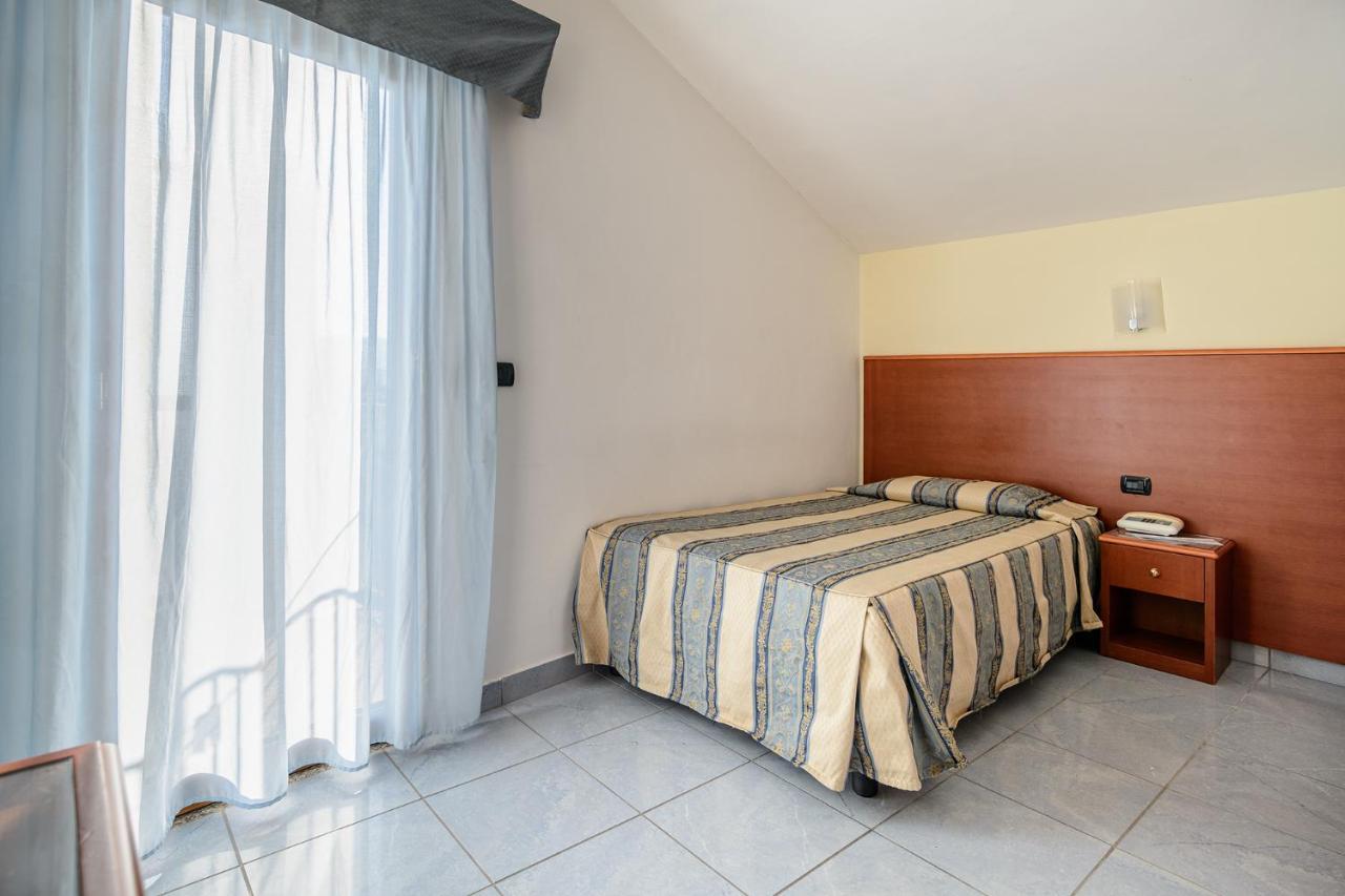 Hotel Serenella Agropoli Esterno foto