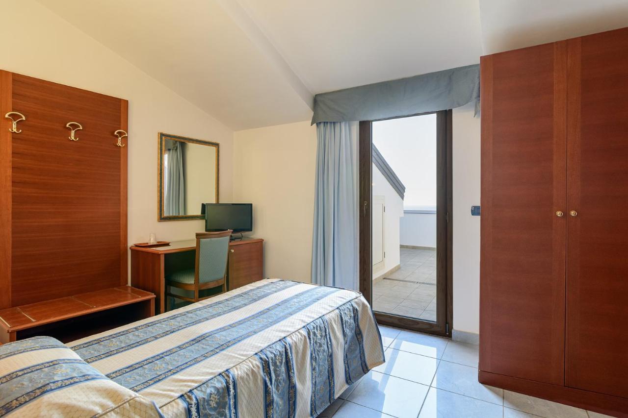 Hotel Serenella Agropoli Esterno foto